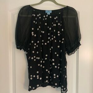 EUC Cece pullover blouse.  Blk with white daisies.  Worn once. Sz XL.